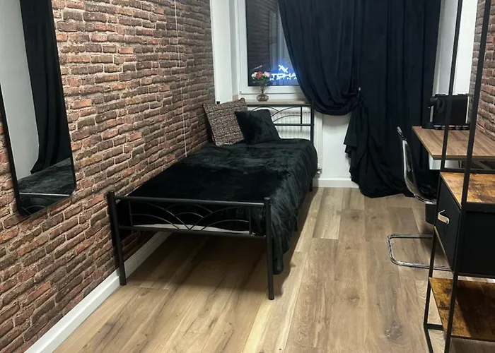 Gaestezimmer Tokyo Im Werkmotel 民宿 *