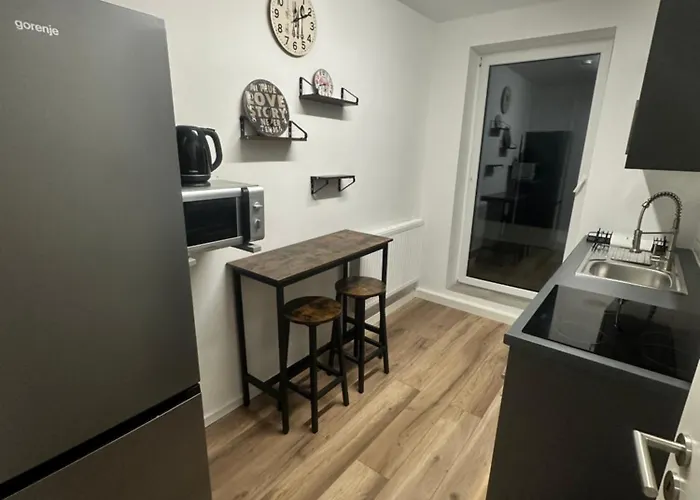 Rum i privatbostad Gaestezimmer Tokyo Im Werkmotel